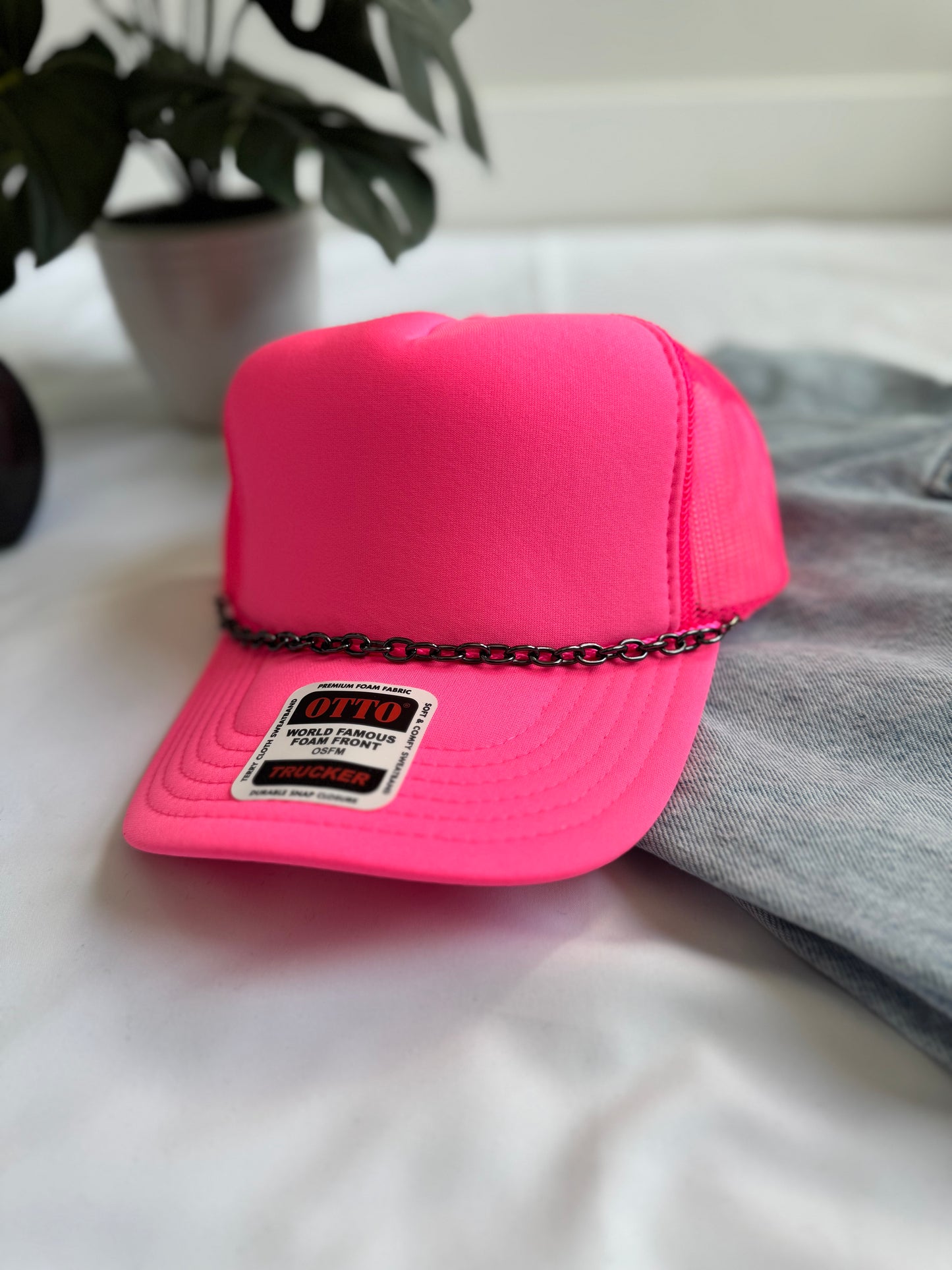 Cable Trucker Hat Chain
