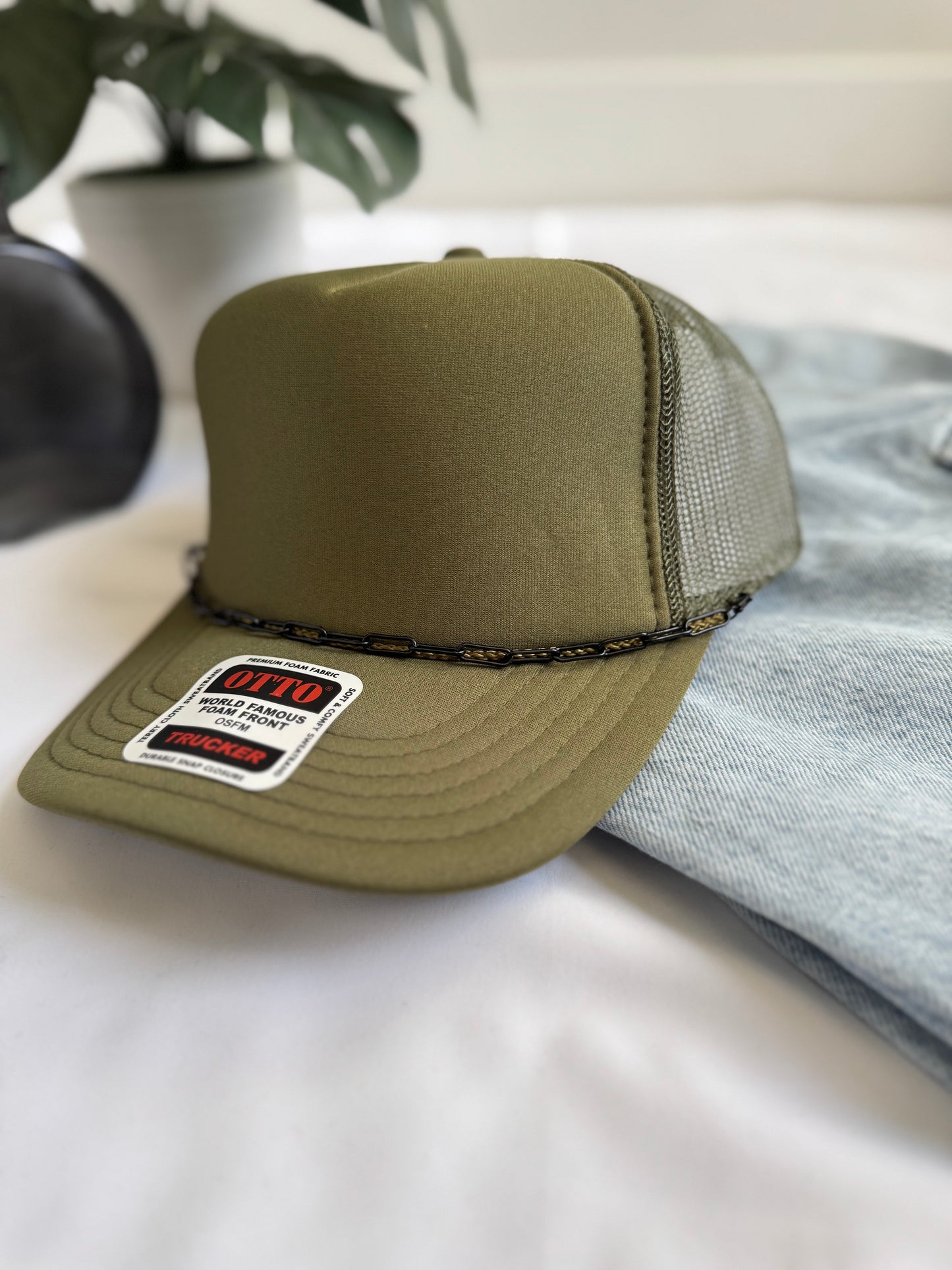 Large Paperclip Trucker Hat Chain