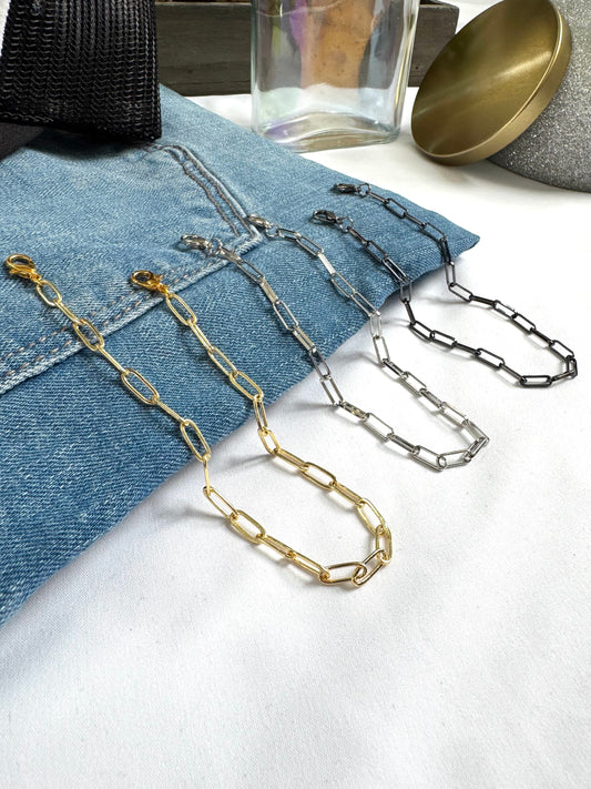 Small Paperclip Trucker Hat Chain