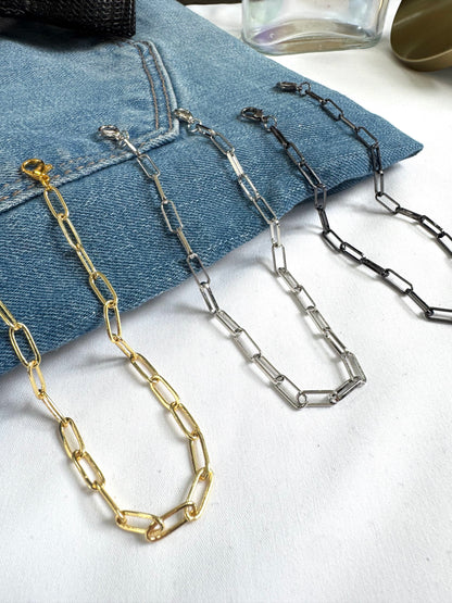Small Paperclip Trucker Hat Chain