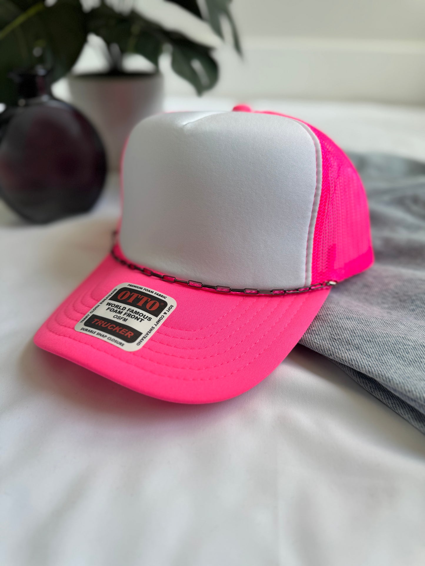 Small Paperclip Trucker Hat Chain